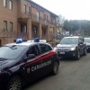 Tuoro, voleva i soldi per le slot, con l'ascia contro la madre e il fratello