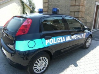 Incidente Magione, si ribalta con la macchina e si schianta contro palo luce