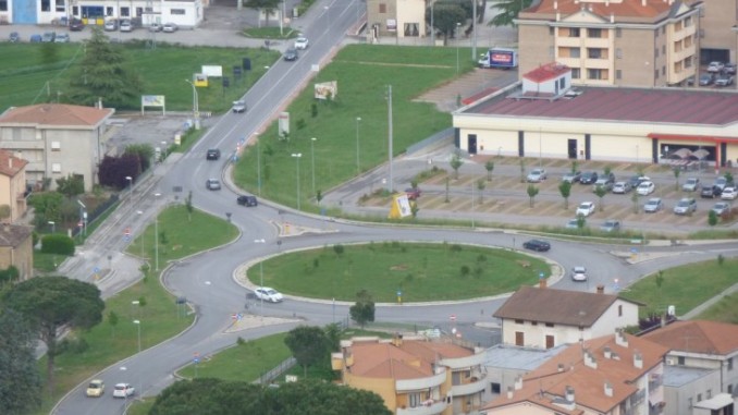 Magione, svolta sulla videosorveglianza: telecamere sulla rotonda