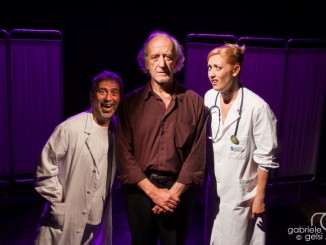 Teatro Accademia di Tuoro Flebowsky Storie di ordinaria corsia L’esilarante commedia racconta di pigiami, di camici, di reparti