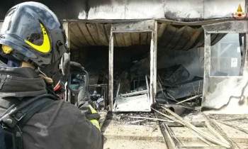 Incendio azienda Corciano, edificio distrutto è inagibile