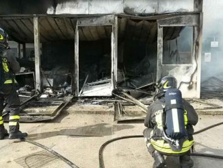 Incendio azienda Corciano, edificio distrutto dichiarato inagibile