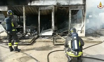 Incendio azienda Corciano, edificio distrutto dichiarato inagibile