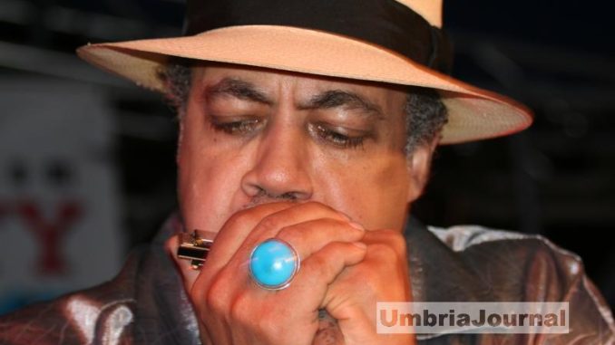 Grande blues al Trasimeno a Passignano con armonica di Billy Branch