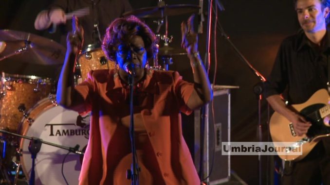 Toni Lynn Washington a Tuoro per Trasimeno Blues con Sax Gordon