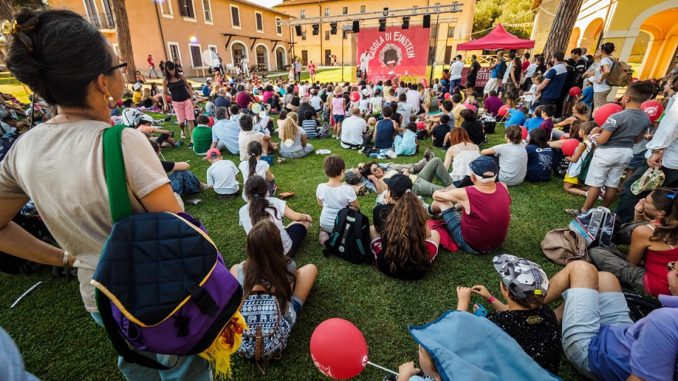 Isola di Einstein fa centro al primo colpo. Domani e domenica la novità del village interattivo
