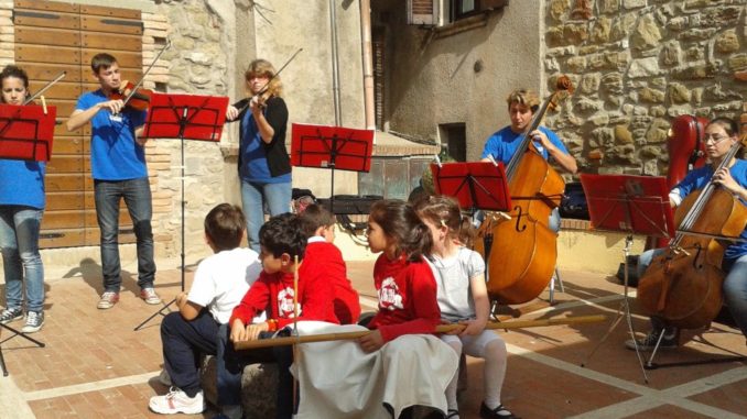 Tuoro, Centocinquanta giovani musicisti invadono il borgo