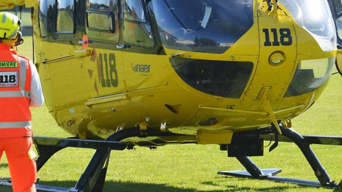 icaro elisoccorso elicottero Cade da 6 metri di altezza a Castiglione, grave operaio romeno