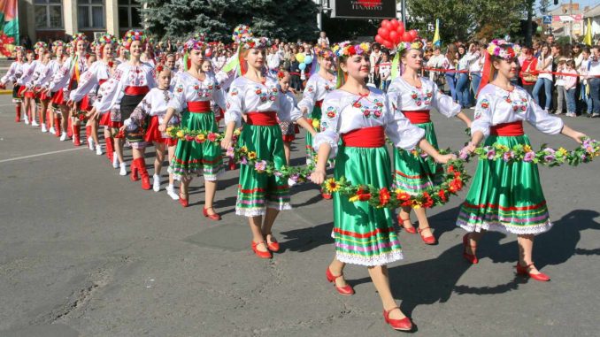 Rassegna internazionale del folklore alla rocca medievale di Castiglione