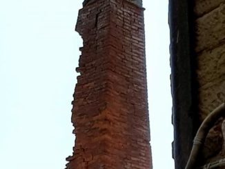 Maltempo a Piegaro, fulmine provoca gravi danni all’antica ciminiera