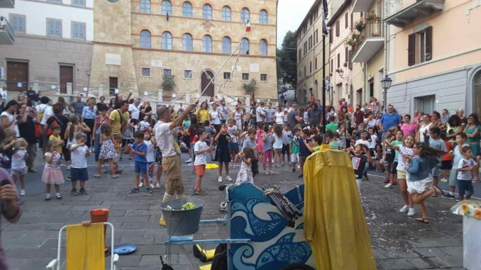 Spettacolo_apertura_Pollicino_sentieri_teatrali
