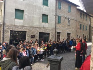 Piegaro, la panchina 'scomoda' inaugurata in Piazza Matteotti
