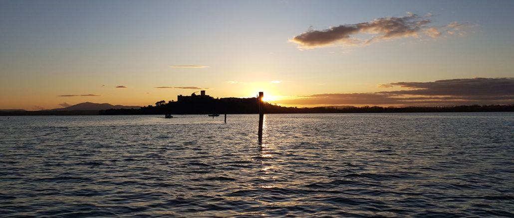 Questione “pali” sul lago: la risposta della Giunta Comunale alle accuse della consigliera Traica
