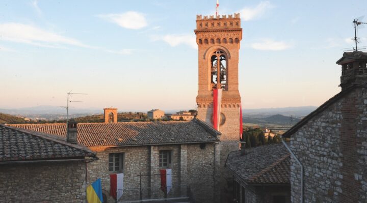 Briciole, la rassegna di teatro senza barriere a Corciano, con ausili per sordi al Teatro della Filarmonica