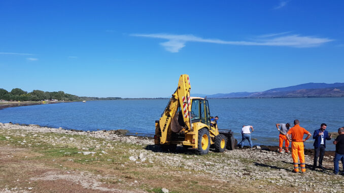 Alghe a Castiglione del Lago, la Lega replica al sindaco Burico