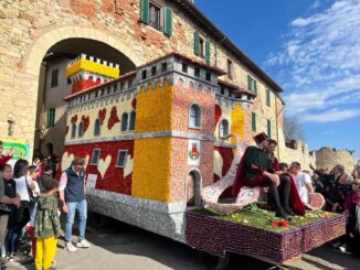 In migliaia a Castiglione del Lago per la Festa del Tulipano