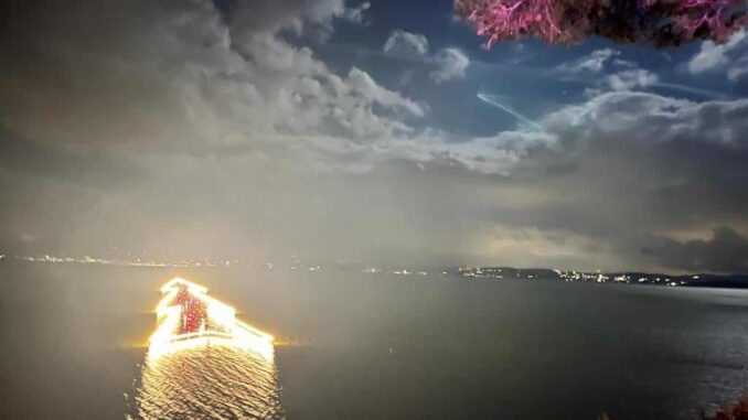 A Luci sul Trasimeno ancora visite speciali per il grande Albero in acqua