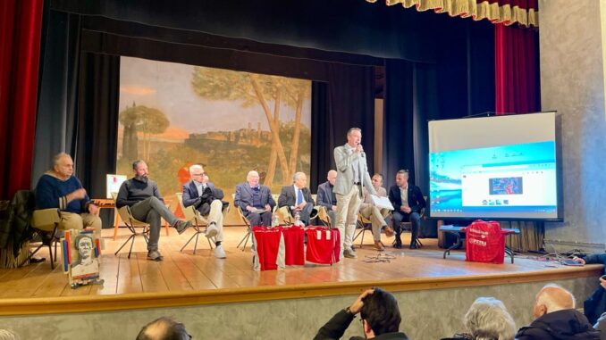 Commosso ricordo di Gigi Riva alla presentazione del libro del Grifo