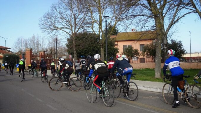 Benedizione del cardinale Bassetti per ciclisti Francesco nei sentieri