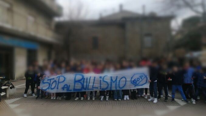 Bullismo, studenti in piazza a Pietrafitta per gridare “no”