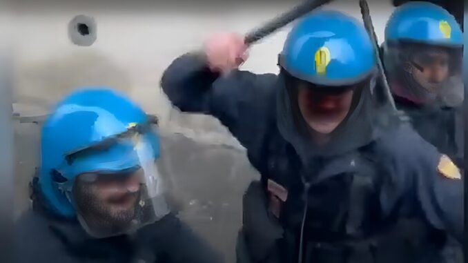 Docenti del Rosselli-Rasetti, Lago Trasimeno, condannano manganellate di Pisa