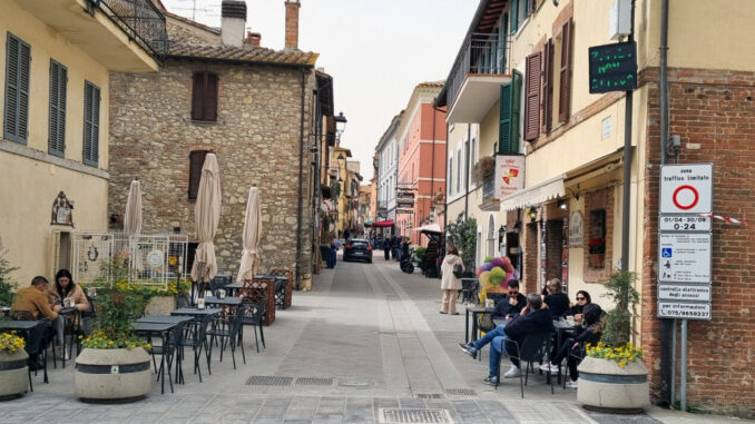 Nuova pavimentazione, riaperta al traffico Porta Perugina