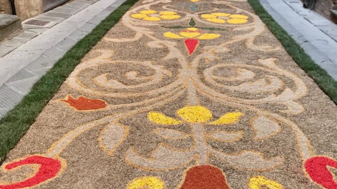 Un viaggio tra i petali: l’Infiorata di Città della Pieve