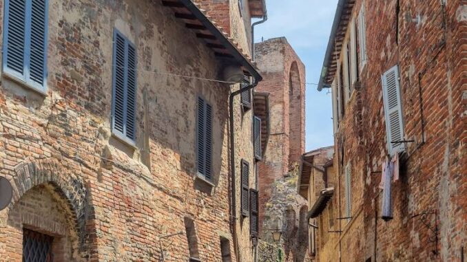 Città della Pieve in 500: Un viaggio attraverso l'arte e la storia con la Fiat 500