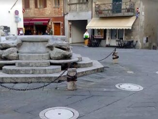 Piazza Mazzini a Castiglione del Lago: urgono interventi di ripristino