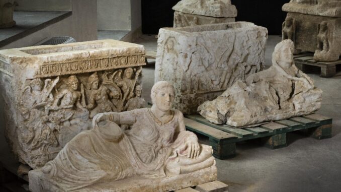 Sequestrati reperti etruschi in un'operazione archeologica unica