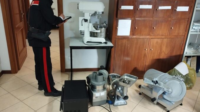 Furti in bar e ristoranti: due denunce
