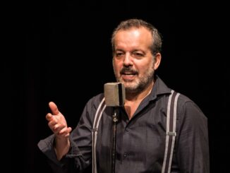 Nel blu. Avere tra le braccia tanta felicità dedicato a Domenico Modugno