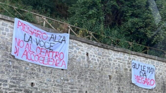 Protesta a Piegaro contro centro accoglienza deciso Protesta a Piegaro contro centro accoglienza deciso