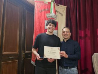 Il sindaco Pierotti accoglie il cantautore Nicolò Filippucci