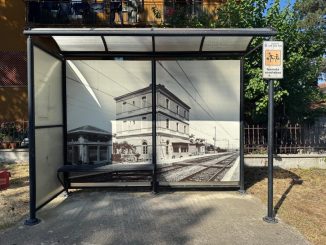Città della Pieve, pensiline trasformate in opere d’arte