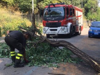 Tempesta sul Trasimeno, salve otto barche tra i flutti