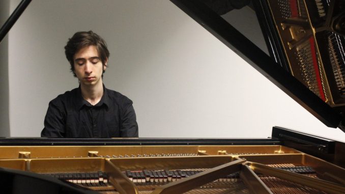 Giovane pianista Danis Pagani in concerto a Palazzo Corgna