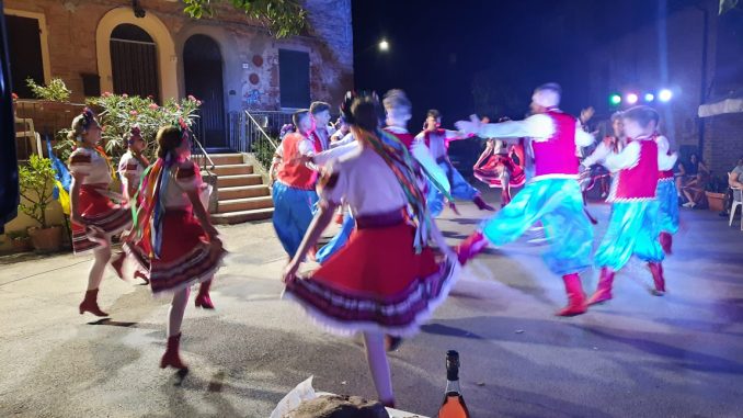 Folklore internazionale, tappa a Cortona e gran finale a Ferragosto