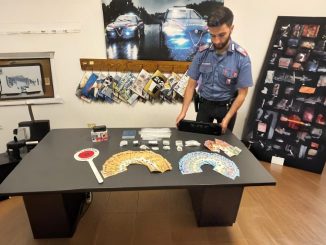 Giovane trovato con 400 grammi di droga e denaro