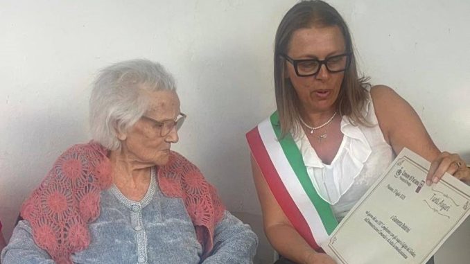 Giannetta compie 100 anni, festa a Paciano
