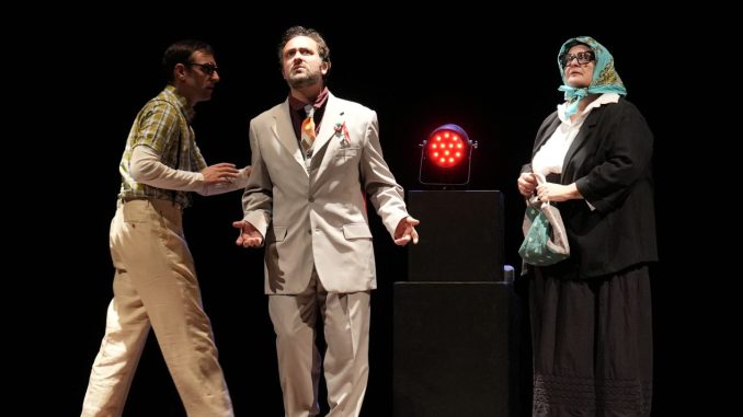 Ottocento petali trasforma il teatro in un gioco narrativo