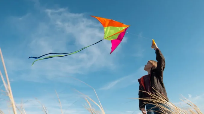 Aquiloni in festa al Trasimeno il cielo si colora a maggio